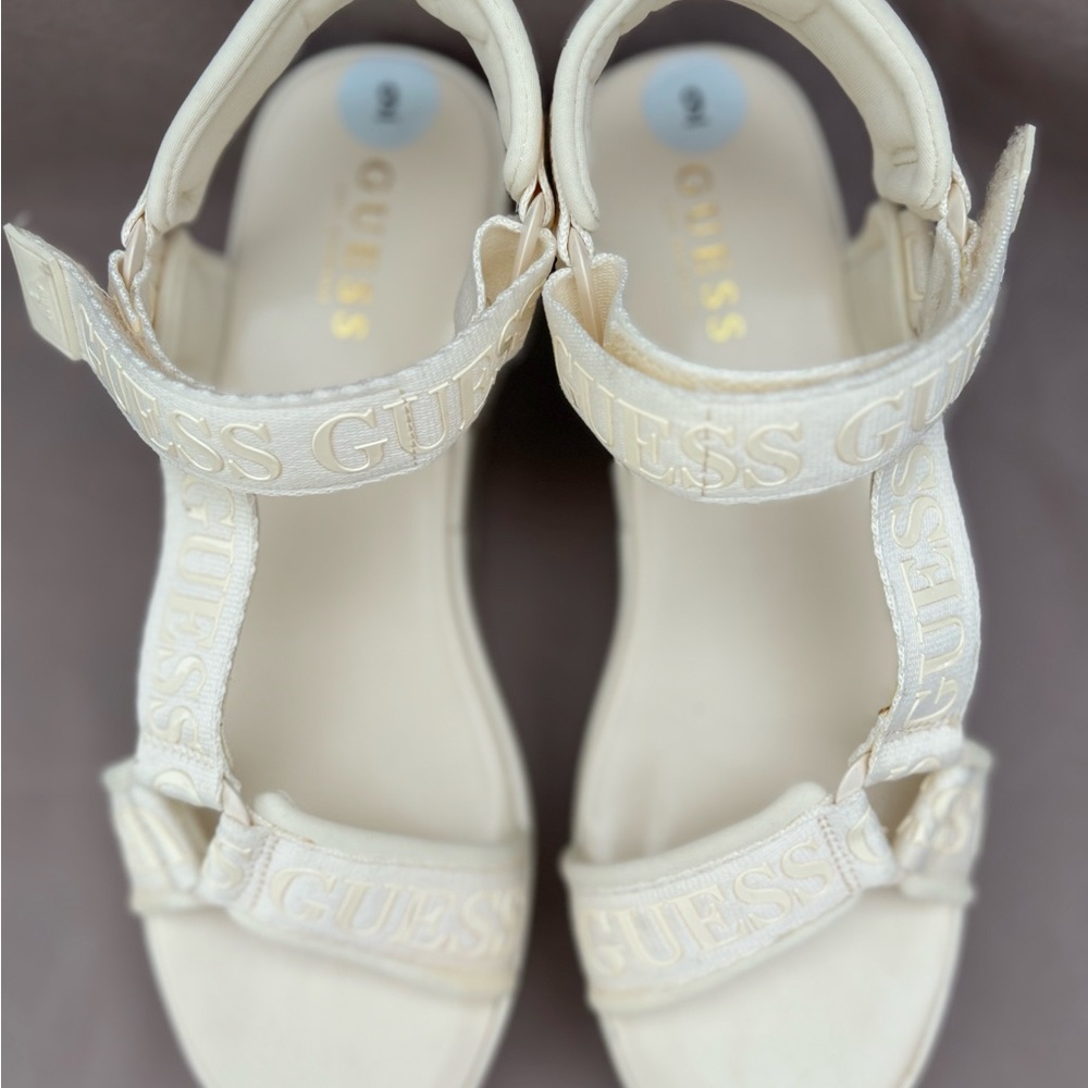 NWOT GUESS PLATFORM OFF WHITE SZ 9 SANDALS CLOTH STRAPS WITH GUESS LOS ANGELES - Picture 10 of 13